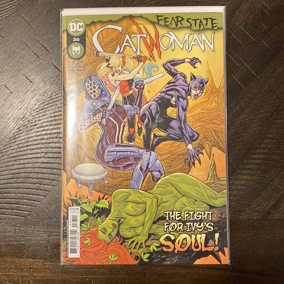 Catwoman 4 Book Lot (issues 34-37) - Picture 3 of 4